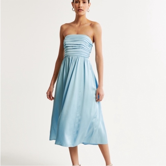 Abercrombie & Fitch Dresses & Skirts - NWT Abercrombie & Fitch Emerson Strapless Midi Dress